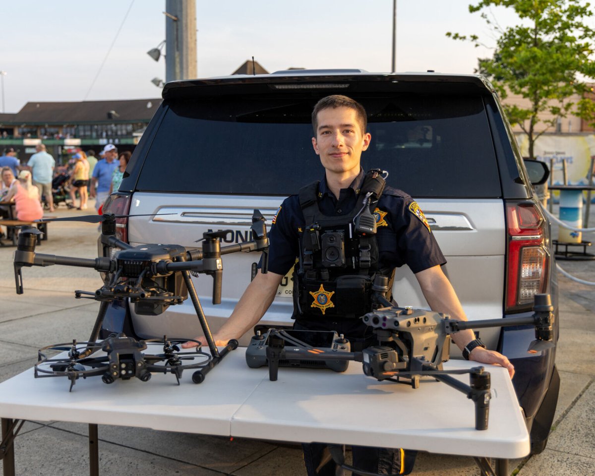 #MCSONJ's Honor Guard stood proud during First Responders Night <a href="/BlueClaws/">Jersey Shore BlueClaws</a> game as staff from LE Div held up the American Flag&amp;showcased equipment&amp;vehicles. @SheriffGolden thx Blue Claws for the well deserved recognition of officers whose commitment to sfty does not go unnoticed.