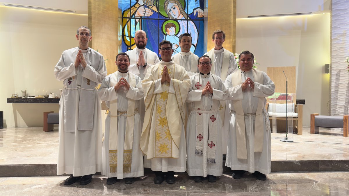 Celebran la Cantamisa del P. Diego Lobo, L.C., en la Parroquia de la Natividad del Señor, en Monterrey.

Damos gracias a Dios por el don del sacerdocio.

Lee la nota completa en regnumchristi.mx/mexico/una-vid…