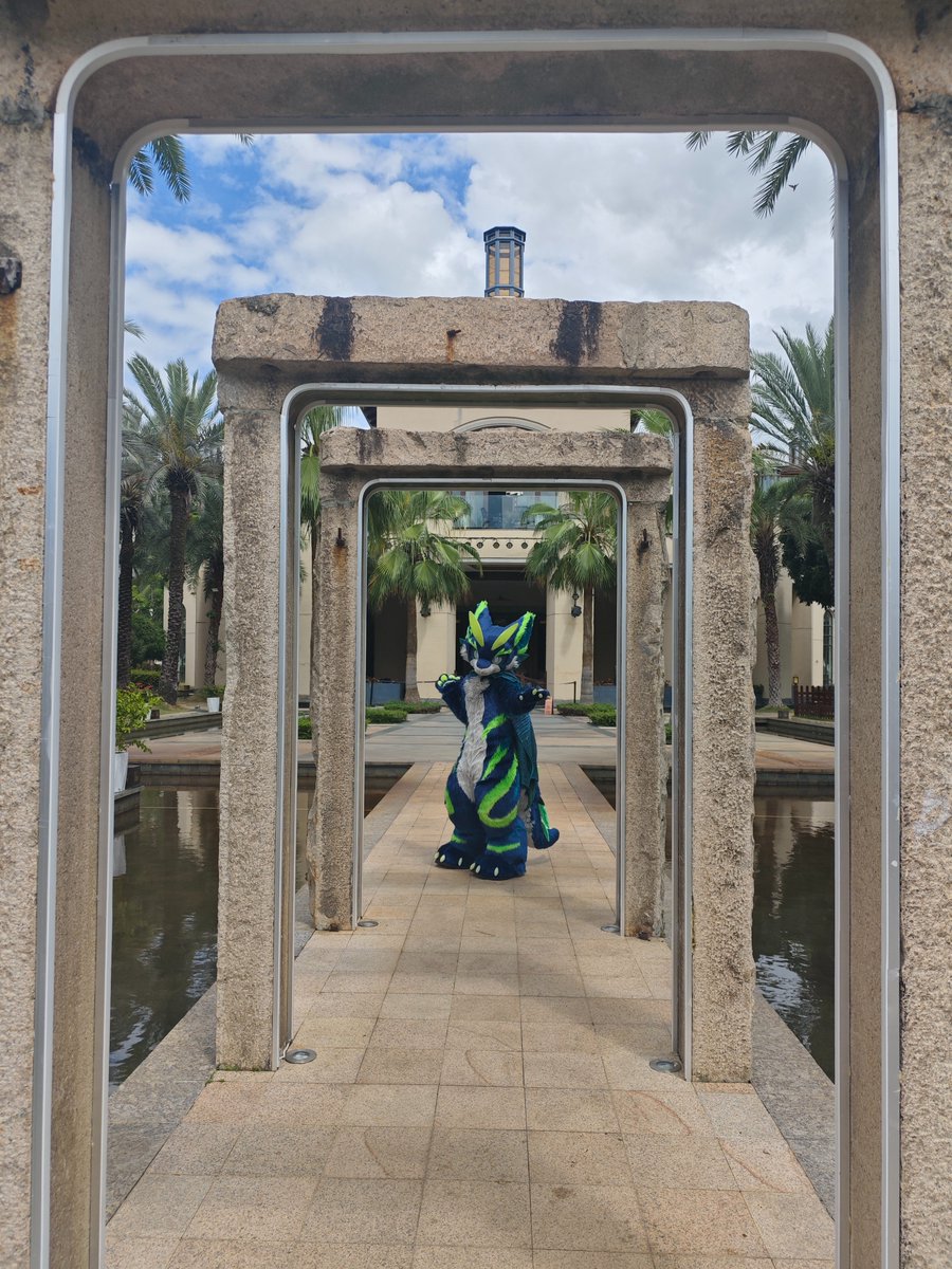 #fursuitfriday

百界门
Century Gate
📸： <a href="/tBHxq3oVN6YK2Og/">是剑钢的剑钢</a>