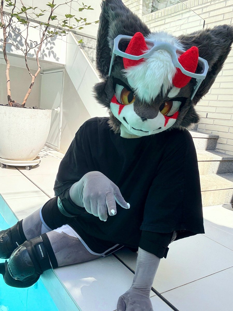 Ruvan_uwu's tweet photo. Hot Summer...🥴 https://t.co/hxSk3FdgFF