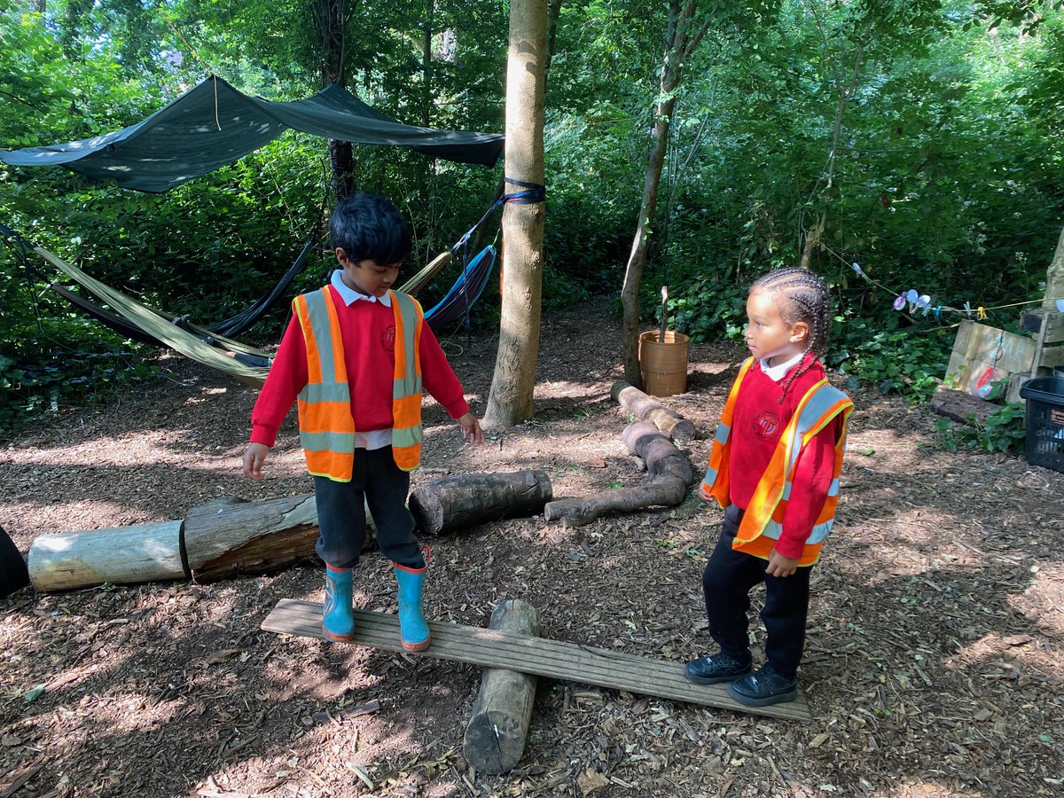 EdwardBethamSch's tweet photo. This morning, our Reception class swapped the classroom for the canopy, immersing themselves in forest school at the beautiful Litten Nature Reserve. 
#ForestSchool #EarlyYearsAdventure #OutdoorLearning #ReceptionClass #LittenNatureReserve #CuriosityInNature #LearningThroughPlay https://t.co/OQVCDXlOb4