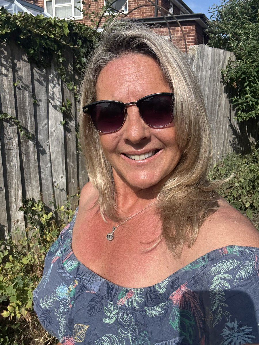 SophiePrestonHa's tweet image. Signing off for the day! 🌞
 It’s been a full-on week, but now it’s time to let my hair down and enjoy a well-earned Friday drink. 🍹✨
 Wishing you all a lovely evening – whatever you're up to, make time for you. 🩵
#FridayVibes #TimeToUnwind #WorkHardPlayHard