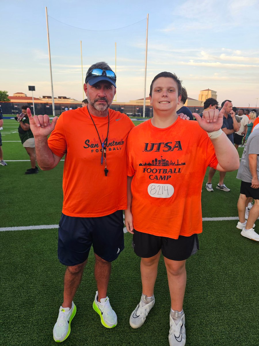 DylanSlansky's tweet image. I had a fun time last night at the @UTSAFTBL camp. Thank you @KurtTraylor  and @CoachTraylor for a great learning experience.
@CoachPeterGray @MikeMGiglio @LearnJenna @mcneill_josh @CoachMartin_18 @Coach_Stang