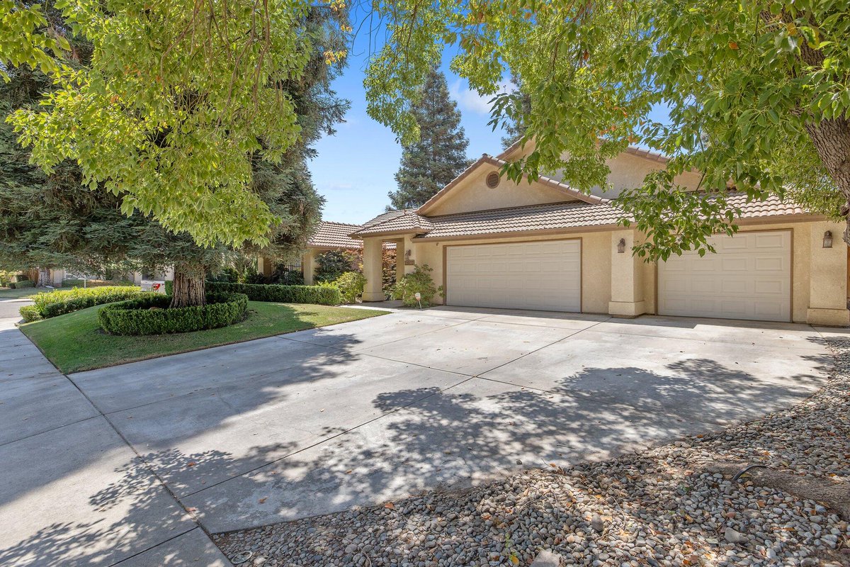 SusanKazarian's tweet photo. 3937 E Howard Avenue, Visalia, CA, 93292
3 bed | 2 bath 1684 Sq. Ft.
Active | $450,000
https://t.co/J1EXPmgBGm
WELCOME TO YOUR OWN PRIVATE RESORT-SYTLE SANCTUARY- a beautifully updated home designed for everyday comfort and unforgettable entertaining. You'll be drawn in by the... https://t.co/kraPe8RRPe