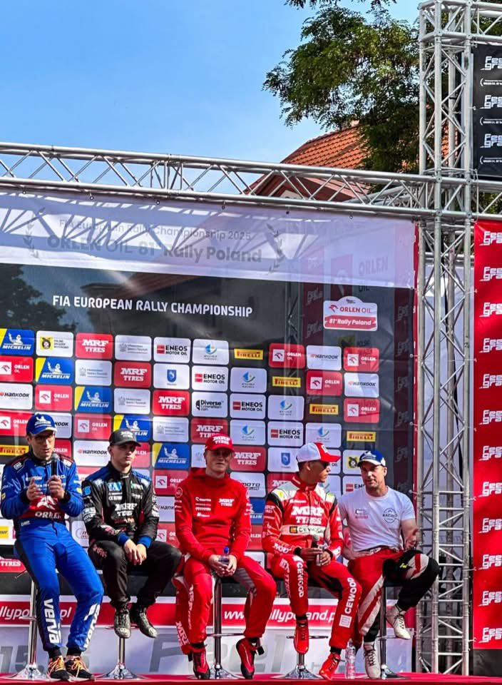 MSesks's tweet photo. 🇵🇱@orlenoilrajdpl | Meeting pals and crowd🤗
#Sesks #Francis #ERC #RajdPolski
#MRFTyres #MRFTeam #MRFRacing #MentorTyres #SRT #SkodaFabia #Rally2 #CEWOOD #11lv https://t.co/auDwQrbQSG