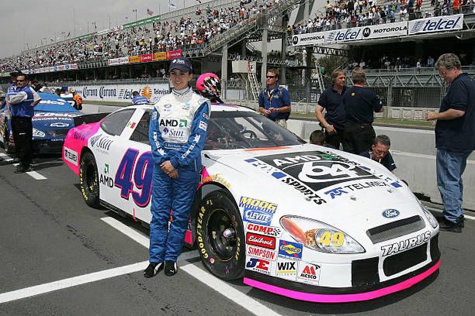 A propósito de que este fin de semana vuelve la @nascar cup a México, les comparto una foto del histórico 49 de la NASCAR Busch en el que competi en 2005 y me converti en la primera mujer latinoamericana en correr en esta categoria. 

#Nascar #NASCARMexicoCity #NascarCup