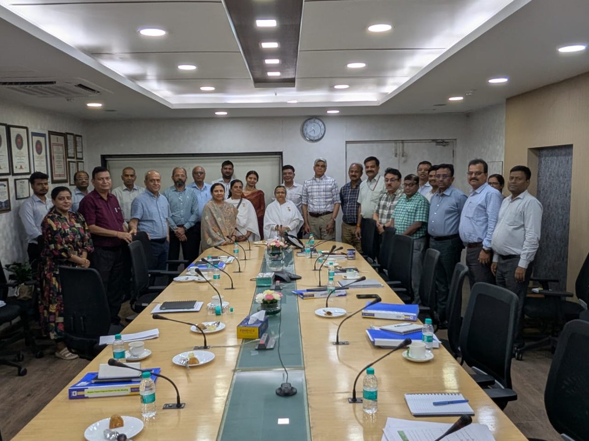 Today, at #RVNL Corporate office in #NewDelhi, a session on the theme 'Living in Harmony with Nature' was organised in observance of #WorldEnvironmentDay 

Officials from our Project Implementation Units (PIUs) also joined via VC.

Let's reaffirm our commitment towards