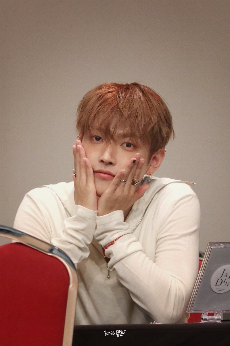 fon33's tweet photo. น่ารักขนาดนี้นี่ตุ๊กตารึป่าว 🤗

250613 Fansign
#HONGJOONG #홍중 #ATEEZ #에이티즈 https://t.co/sDUmJoY80g