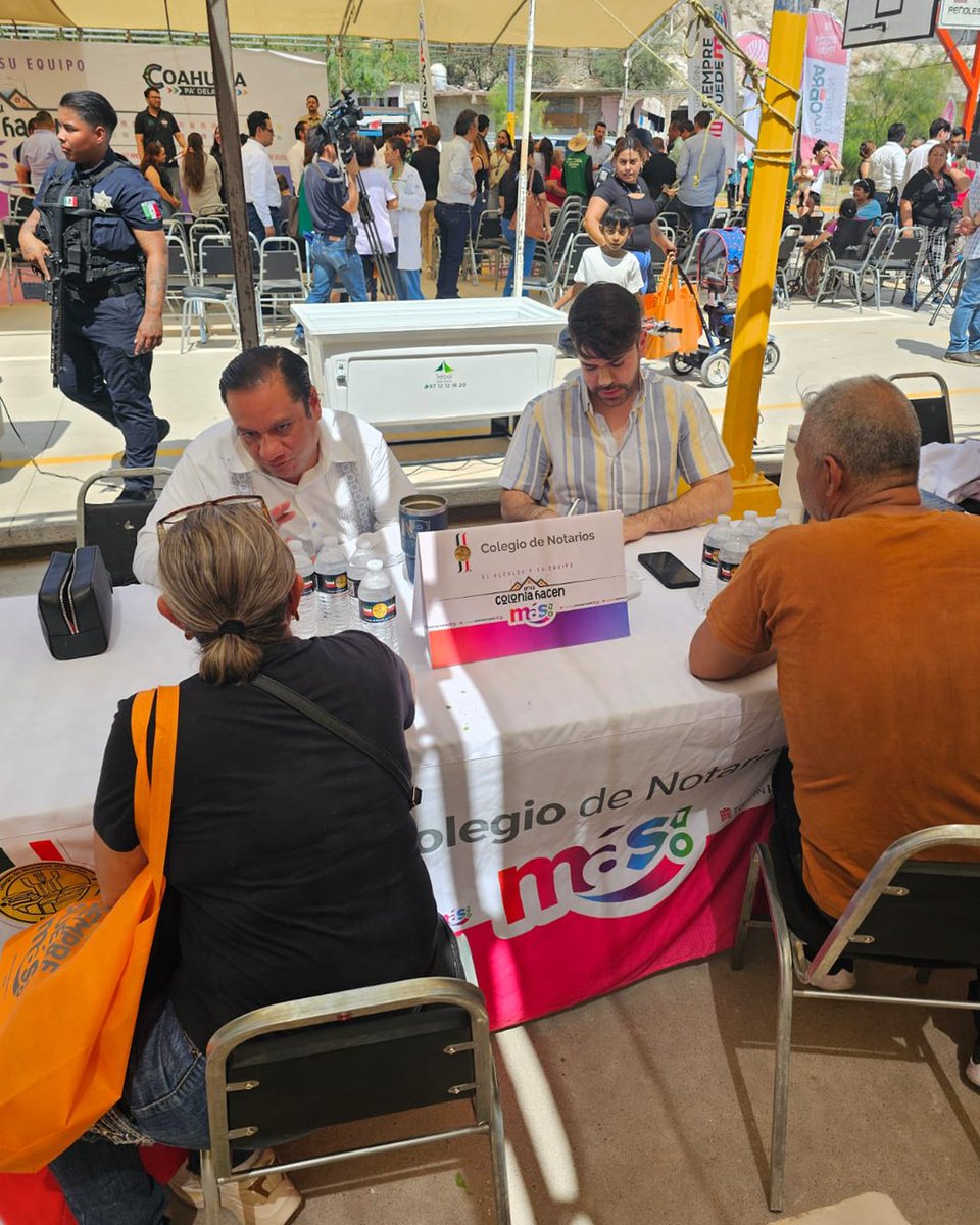 Cerca de la gente, cumpliendo nuestra labor.
El pasado viernes 6 de junio, el Colegio de Notarios de Torreón participó en la brigada de servicios “En tu Colonia Hacen Más”, acercando orientación jurídica y servicios notariales a la comunidad.
<a href="/RomanCepeda/">Román Alberto Cepeda</a>