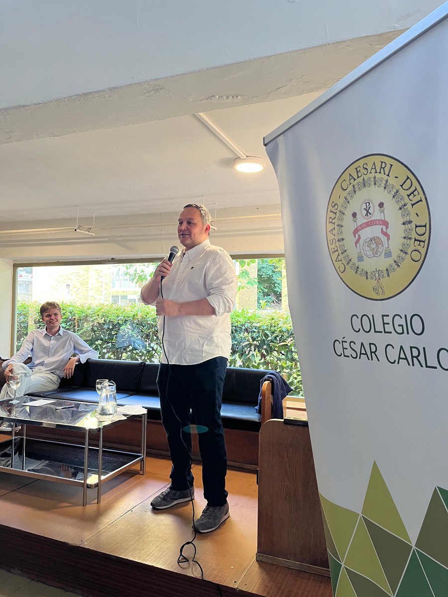 Ayer tuvimos el placer de recibir la visita de Nicolás de Pedro. En su ponencia, el Sr. de Pedro realizó un interesantísimo análisis de la situación de seguridad en Europa a 3 años de la invasión rusa de Ucrania a gran escala.

Gracias por acercarte, <a href="/nicolasdepedro/">Nicolas de Pedro 🇪🇸</a>.