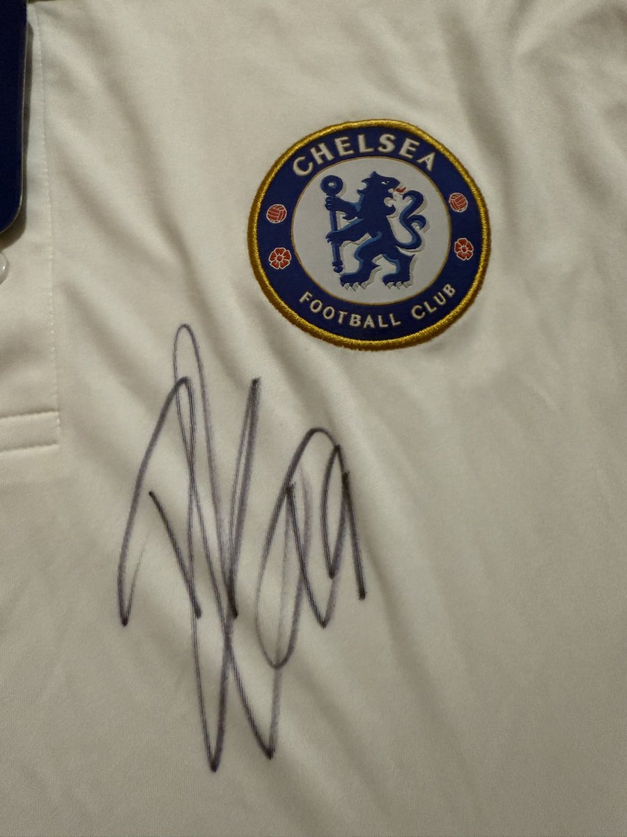 ChelseaFrance's tweet image. L’équipe @ChelseaFrance vous remercie pour votre fidélité, on a donc décidé de lancer un concours.

𝙏𝙚𝙣𝙩𝙚𝙯 𝙙𝙚 𝙧𝙚𝙢𝙥𝙤𝙧𝙩𝙚𝙧 𝙪𝙣 𝙥𝙤𝙡𝙤 𝙙𝙚́𝙙𝙞𝙘𝙖𝙘𝙚́ !!!

➡️ Autographe du roi Didier Drogba 381 matchs et 164 buts légende incontestée ! 🇨🇮🔥

➡️ Autographe de…