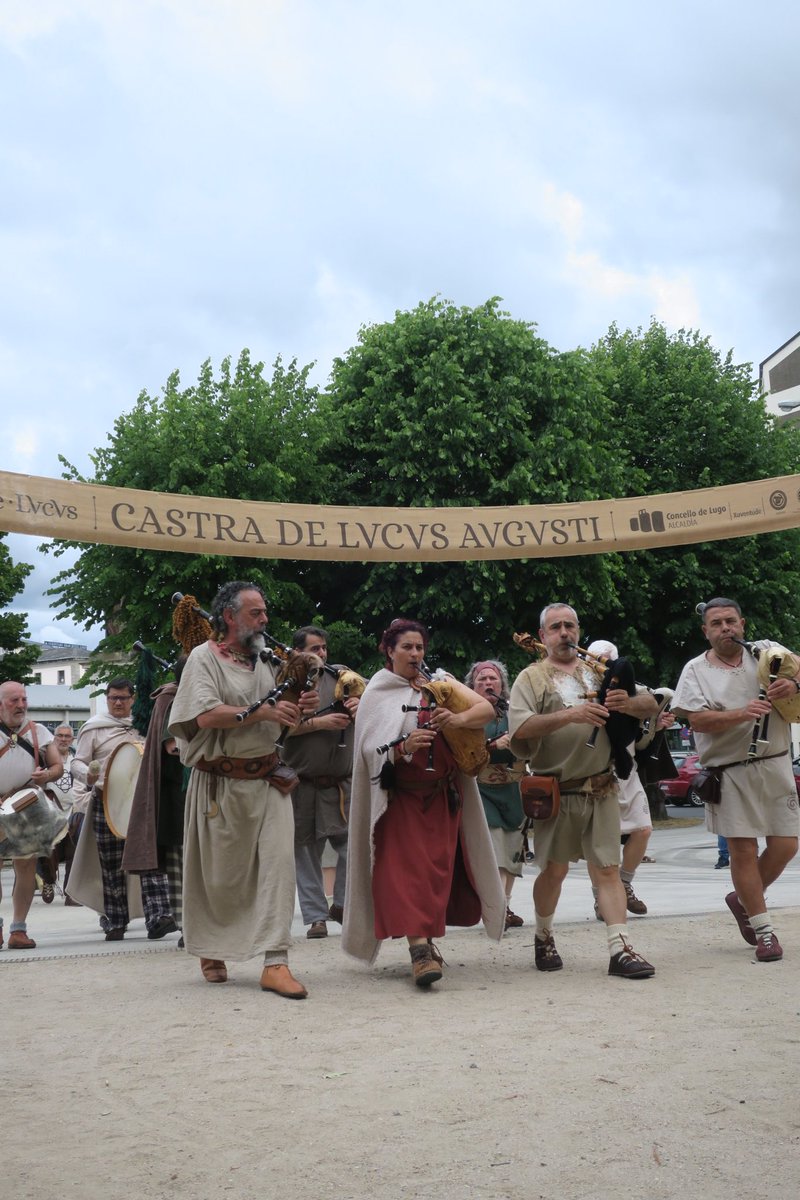ardelucus's tweet photo. 🔥 A Castra de Lvcvs Avgvsti queda oficialmente inaugurada no Parque Rosalía de Castro, onde encontrarás 6 das asociacións de Lvcvs Avgvsti
.
⚔️ Civitas Lvcensis
⚔️ Clan de Breogán
⚔️ Lvgdvnvm
⚔️ Salesiani de Lvcvs Avgvsti
⚔️ Terra Copora
⚔️ Tir Na N'Og
👀 Achégate!
#Castra https://t.co/9TtkzO1qJr