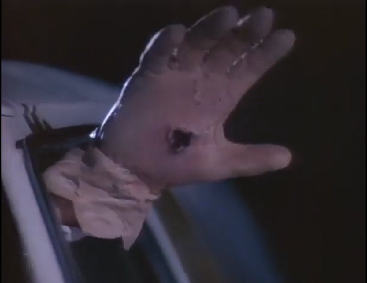 #Junesploitation DAY 13: FRIDAY THE 13TH

FRIDAY THE 13TH: THE SERIES S1 E12 "Faith Healer," David Cronenberg

A vainglorious televangelist discovers a glove with healing powers in the garbage, soon realizing that what it takes it must also give in this apex of Mancuso's series.