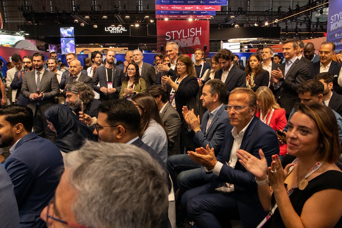 🇸🇦✈️🇫🇷 From Saudi to France—and back again.

Honored to join the Saudi VIP Delegation to France and speak on Saudi-French innovation.

At <a href="/BlossomAccel/">Blossom - مسرعة بلوسوم</a>, we’re proud to help French tech expand into KSA with <a href="/businessfrance/">Business France</a> l, <a href="/MISA/">وزارة الاستثمار</a>, and <a href="/SaudiRDI/">هيئة تنمية البحث والتطوير والابتكار</a> 

The future is global. 🌍