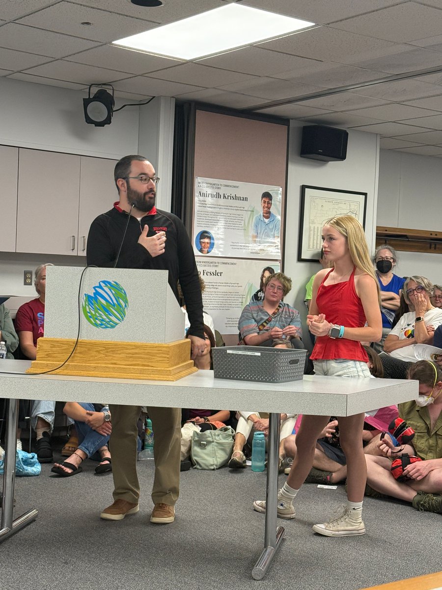 Congratulations to Averi Hanson of Discovery MS, honored at this week’s Board meeting with the STARS Award!
Averi leads with kindness, creativity, and compassion, helping build a school community where every student feels seen and valued. We're proud to celebrate her impact!
