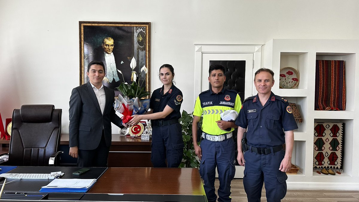 TC_ANDIRIN's tweet photo. Jandarma Teşkilatının 186. Kuruluş Yıl Dönümü münasebetiyle  Jandarma personellerimizi Kaymakamımız Sn. Mustafa ARSLANŞAHİN makamında ağırladı. https://t.co/iluJEzsj69