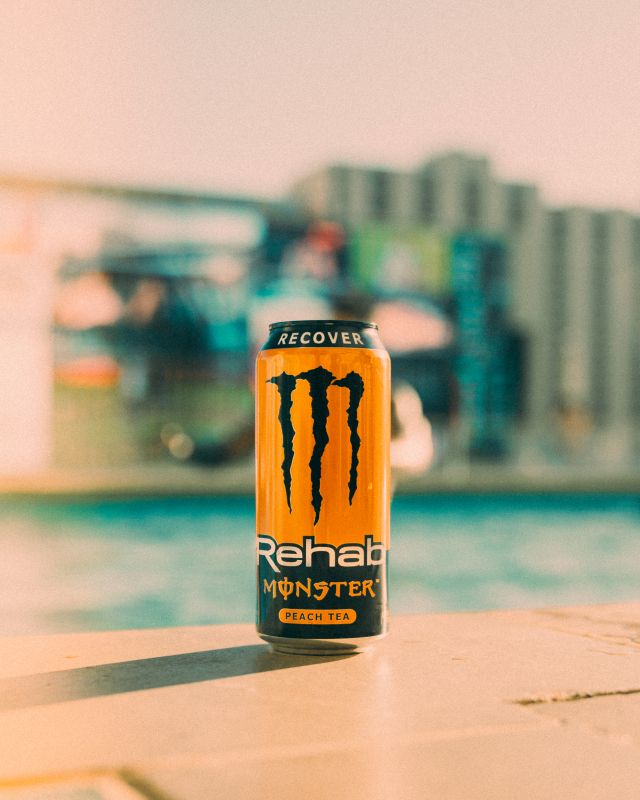 Nos habíais pedido mucho otro Monster sin gas y… ¡Llega Monster Rehab Peach con un refrescante sabor a té de melocotón! 🍑