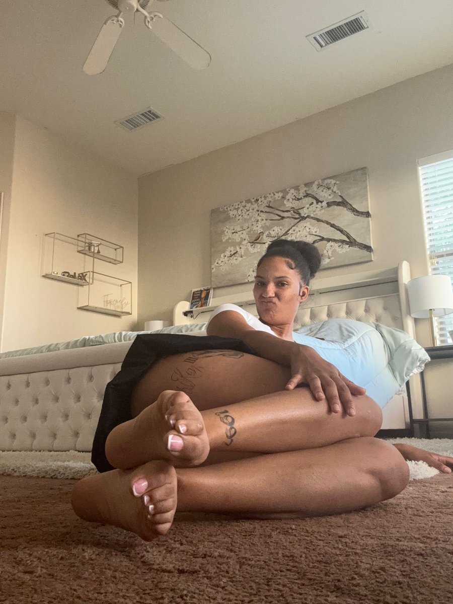 Larrybird1k's tweet photo. I got some 🔥 Content from @BonitaSoless I will be dropping a video soon!
#Prettyfeet
#Upperlipsniffing
#Stankface
#Sexy
#Leggy
#SexappealCentral
#LarryOG https://t.co/3Fqp276KrE