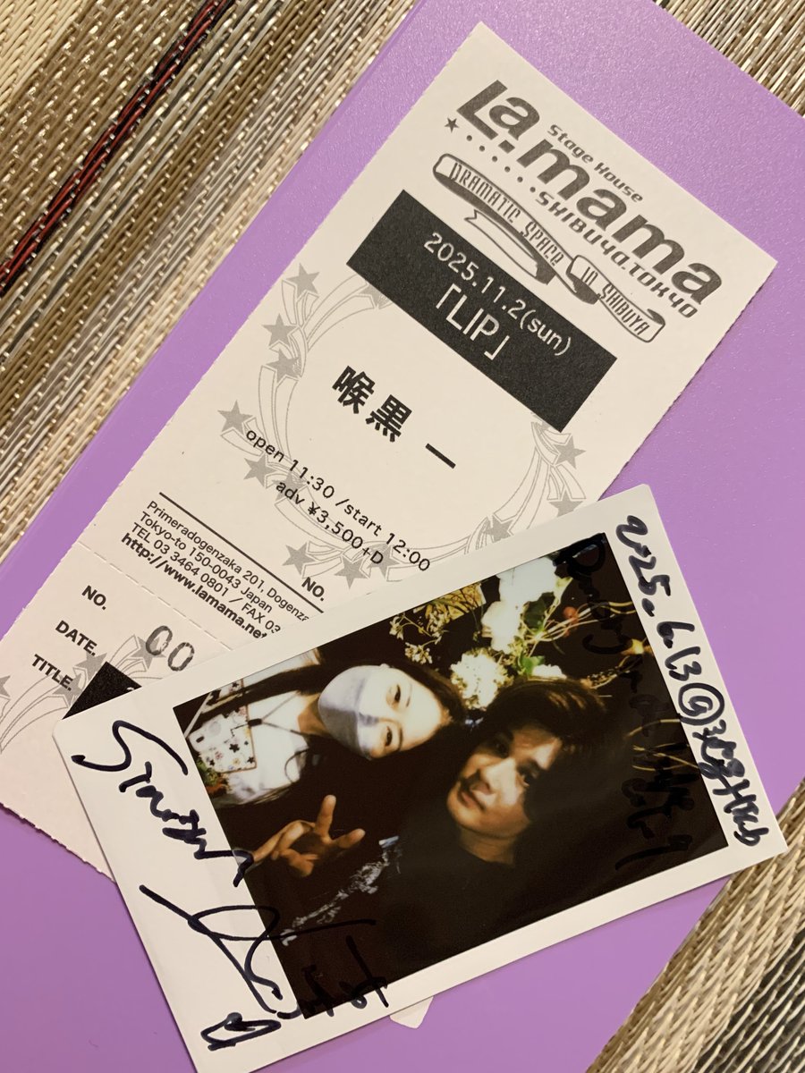 sinosino1969's tweet photo. 共演の森下邦太さんもオオモリヨウヘイさんも爽やかだし笑顔はいいし何しろ歌唱力がハンパない!
喉黒一さんは自主企画 #DancingInTheLight vol.9ともなると貫禄すら出てきましたな...
この3枚目の喉黒さんの表情凄く素敵だと思いませんか⁉️
そして今日から発売の11/2渋谷ラママ昼ワンマンチケもGET🎉 https://t.co/GLmNEkBf9I