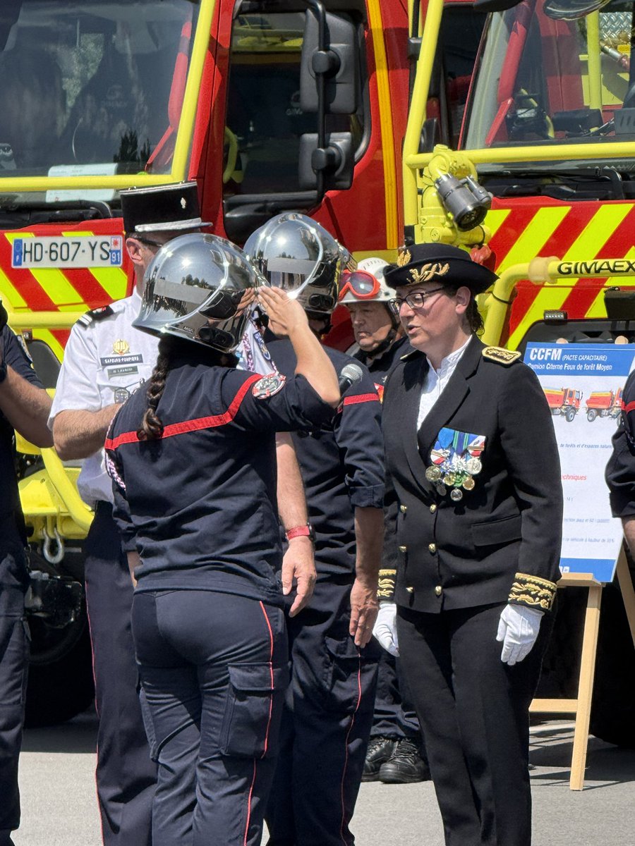 Ensuite j’ai assisté avec les autres membres du Conseil d’administration du <a href="/sdis91/">Sapeurs-pompiers 91</a> à la Cérémonie Journée Nationale des Sapeurs-Pompiers en présence de notre <a href="/Prefet91/">Préfète de l'Essonne 🇫🇷</a> et François <a href="/Durovray/">François Durovray</a>, avec remise de médailles de bravoure et hommage aux deux pompiers morts à Laon 👨‍🚒