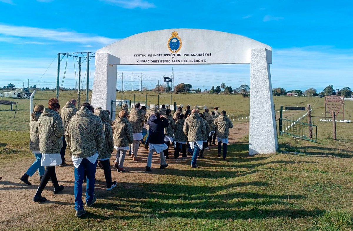 En el marco del Curso de Capacitación para Aspirante a Alférez de los Servicios Generales, el pasado 12 de junio los cursantes de la Escuela de Sanidad de las FF.AA. participaron de una jornada de formación en el Batallón de Infantería Paracaidista Nº 14 del Ejército Nacional.
