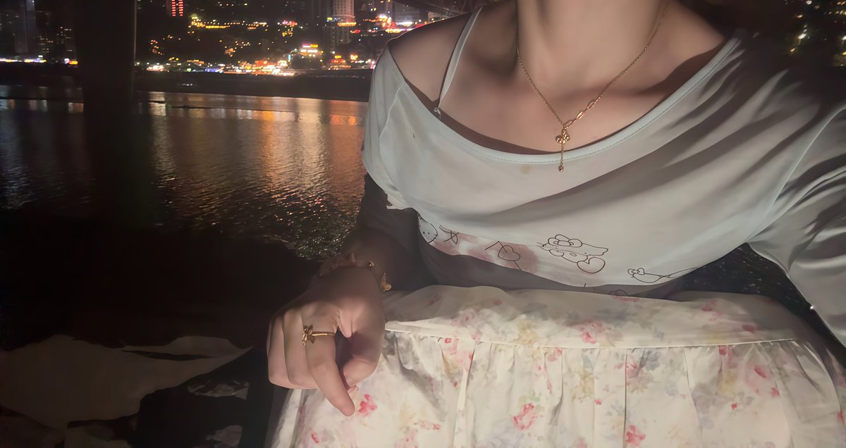 福利姬粥粥分享的黄推图片2 - 网红私拍内容