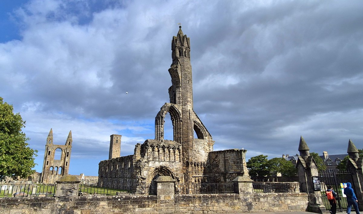 frasergj's tweet image. Blues skies over #StAndrews at teatime today (13/6) #WeatherWatcherGraham @BBCScotWeather @BBCAimsir @bbcweather #loveukweather✔️