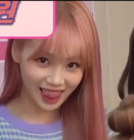 zuhacelestial's tweet photo. kinda need chaewon to kiss a girl fr as a final kill to the homophobes and fanboys https://t.co/f2RKerZrT2