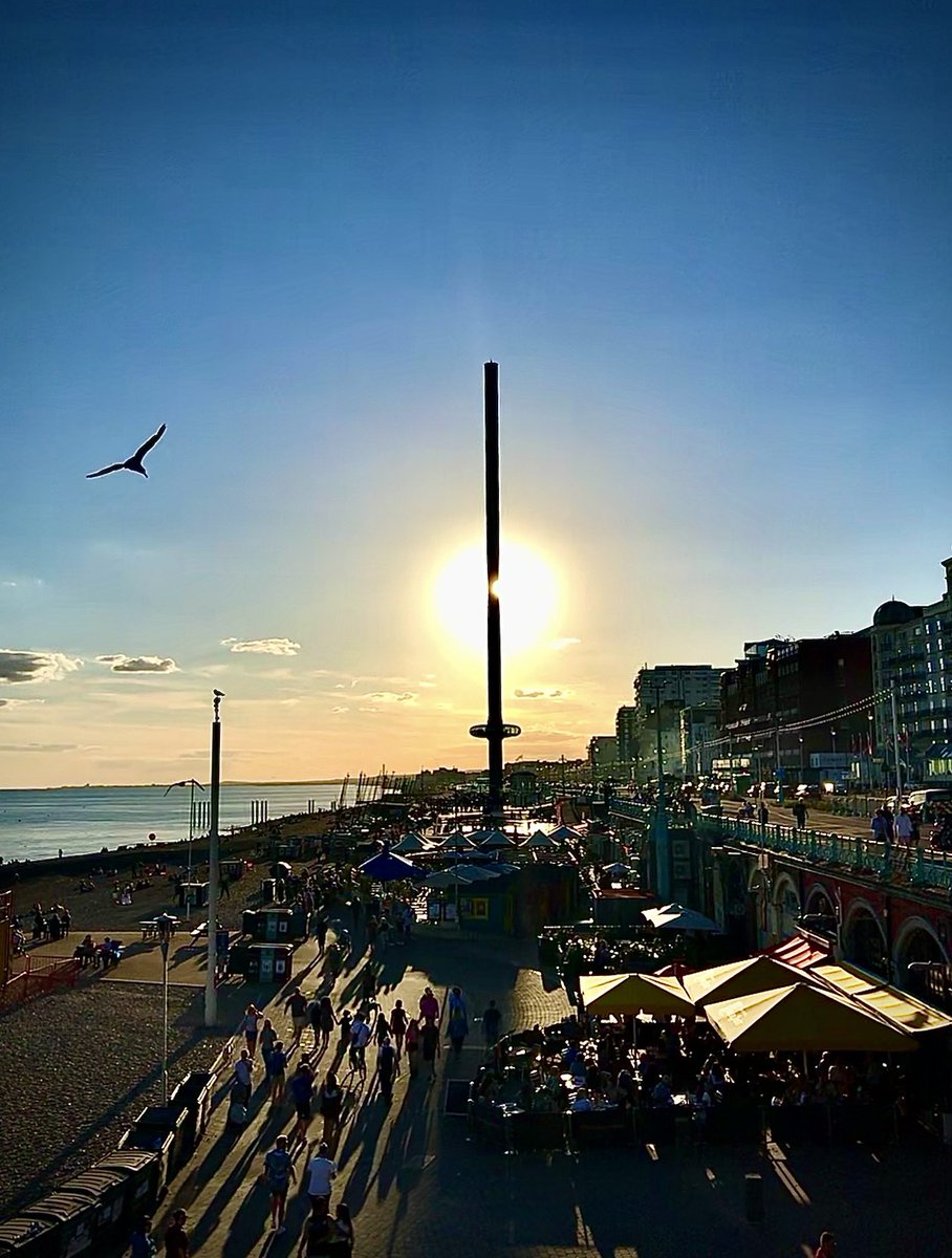 Brighton Beauty (@magicbrighton) on Twitter photo Dividing light… and opinion.. (😉)
Wishing you all a very happy weekend… 🌞 🌊
#Brighton #Hove <a href="/ThePhotoHour/">#ThePhotoHour</a> <a href="/StormHour/">#StormHour</a> <a href="/i360_brighton/">Brighton i360</a> Dividing light… and opinion.. (😉)
Wishing you all a very happy weekend… 🌞 🌊
#Brighton #Hove <a href="/ThePhotoHour/">#ThePhotoHour</a> <a href="/StormHour/">#StormHour</a> <a href="/i360_brighton/">Brighton i360</a>