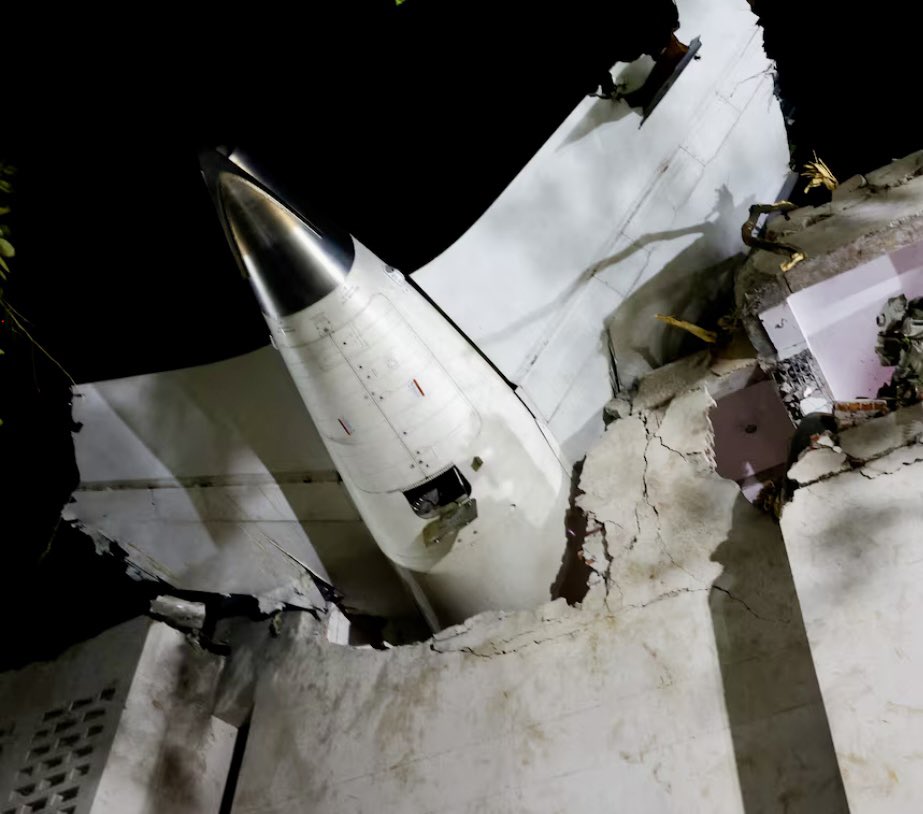 BhattFoundation's tweet image. On behalf of BFI, we extend our deepest sympathies and heartfelt condolences to all those affected by the devastating tragedy of the AI171 crash at AMD Airport. Our thoughts and prayers are with every individual and family impacted by this heartbreaking event💐🙏 @CMOGuj