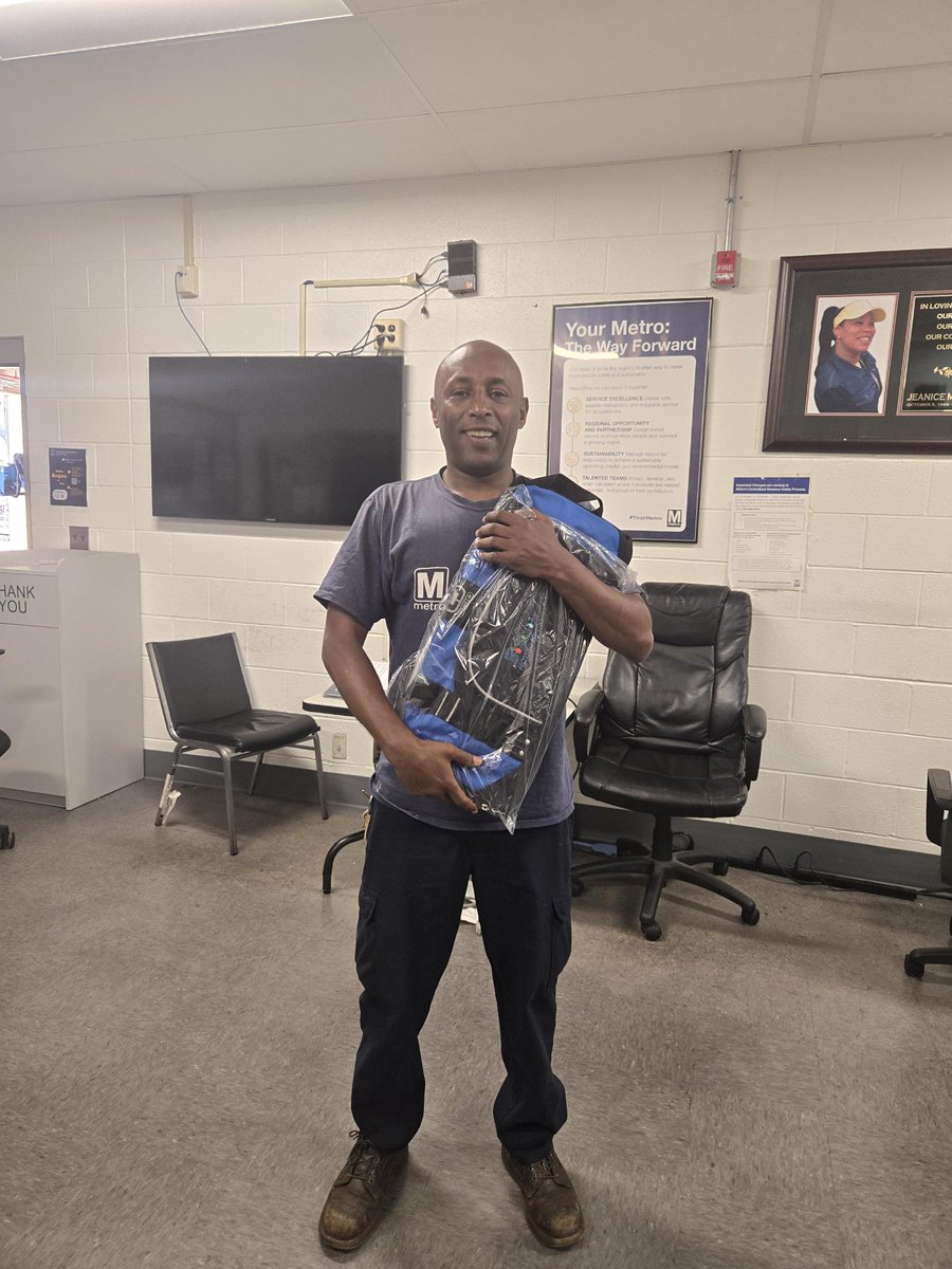 TEHWOfficial's tweet image. 689 Moving Metro just wrapped up a fantastic Wellness Week at Brentwood Rail Yard!
Thank you to all our amazing members who keep the DMV moving every day... we appreciate YOU! 💙
#689MovingMetro #TEHW