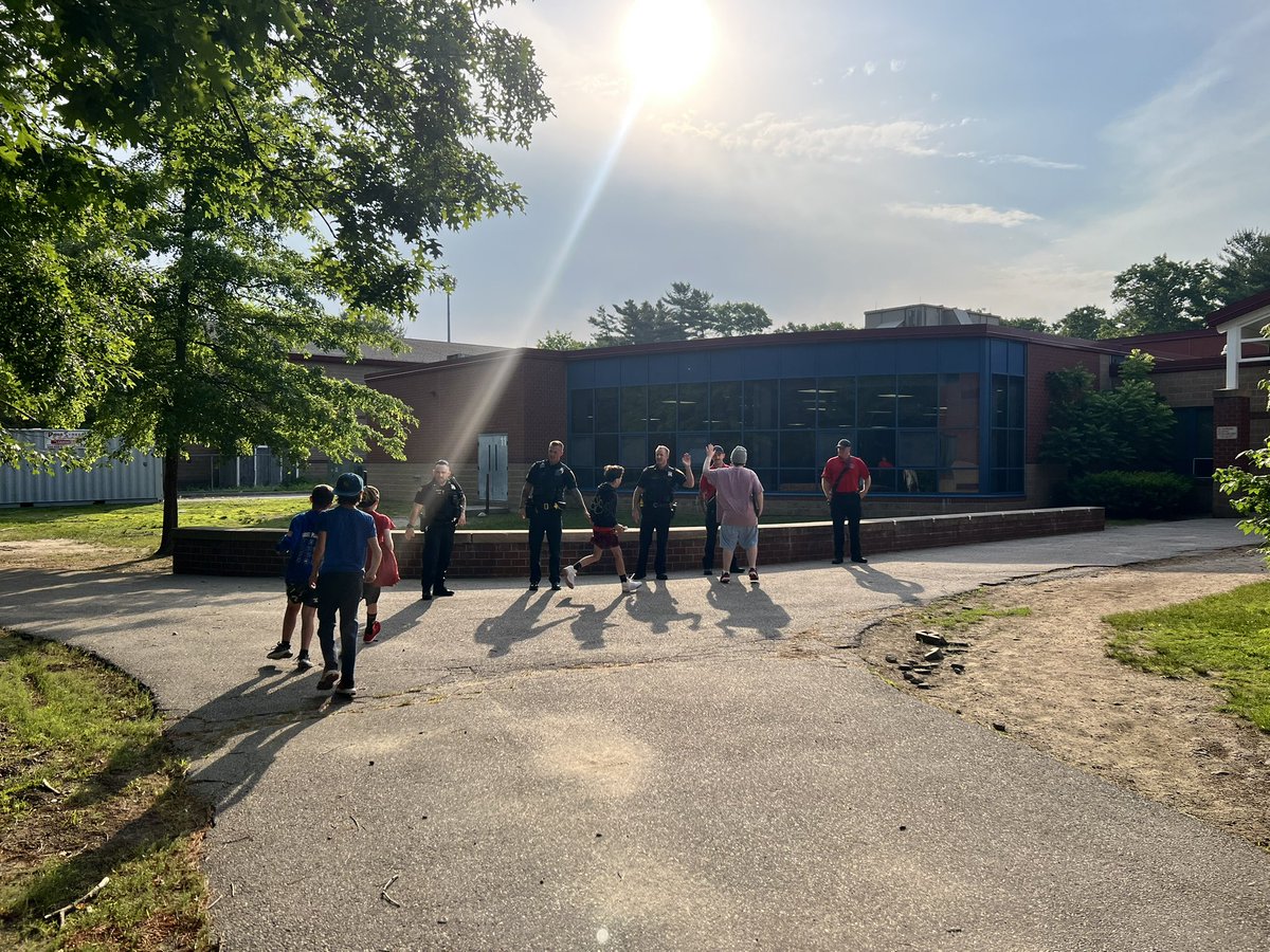 Hanson Middle School (@hansonmiddlema) on Twitter photo No better way to start the last day of school than with a high five Friday! Thank you to HPD & HFD! <a href="/HansonMAPolice/">Hanson Police Dept.</a> <a href="/hfd2713/">Hanson Firefighters</a> <a href="/WH_Super/">Jeff Szymaniak</a> No better way to start the last day of school than with a high five Friday! Thank you to HPD & HFD! <a href="/HansonMAPolice/">Hanson Police Dept.</a> <a href="/hfd2713/">Hanson Firefighters</a> <a href="/WH_Super/">Jeff Szymaniak</a>