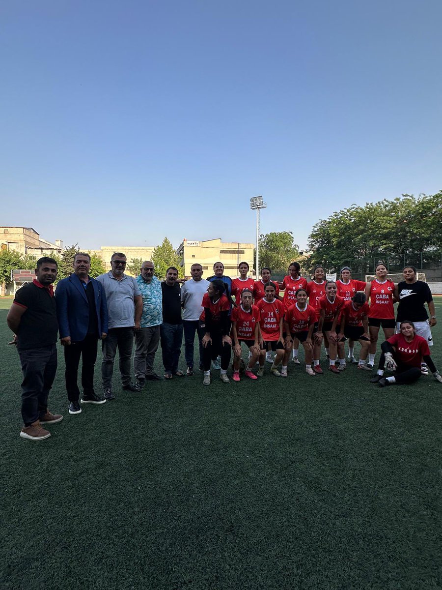 Gaziantep idman yurdu üçüncü lig Kadın takımımızı ziyaret ederek ASKF BAŞNALIĞI DEĞİŞİM STARDIMIZI VERİYORUZ BARAK SPOR BU YOLA ÇIKTIĞINDA AMATÖR SPORDA FARKINDALIK OLARAK YOLA ÇIKTI ARTIK YENİ YÜZLER GEREK HEM AYNI İSİMLERDEN GENÇLER YORULDU SIKILDI <a href="/FatmaSahin/">Fatma Şahin</a> <a href="/BBozgeyik_27/">Bünyamin Bozgeyik</a>