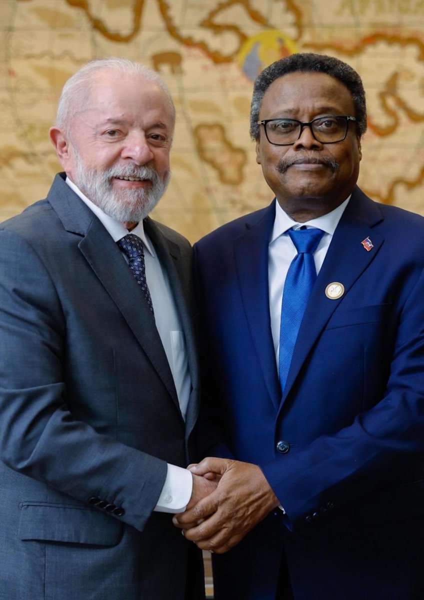 Fritzalphonsej's tweet image. Nous remercions le President Lula pour son accueil chaleureux et son engagement sans faille auprès du peuple haïtien. Les discussions avec le gouvernement du Brésil pour une collaboration à plusieurs niveaux se poursuivent.