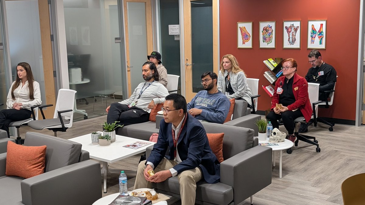 RadiologyUSC's tweet photo. Dr. Ross Schwartzberg presented at yesterday's Radiology Grand Rounds, on the topic of #ProstateMRI.  Thanks for taking time to meet with us, and sharing recent advancements to support the novel use of MRI for cancer care. ♥️✌️

#Radiology #AcademicRadiology #GrandRounds #MedEd https://t.co/E8XPFHVfXx