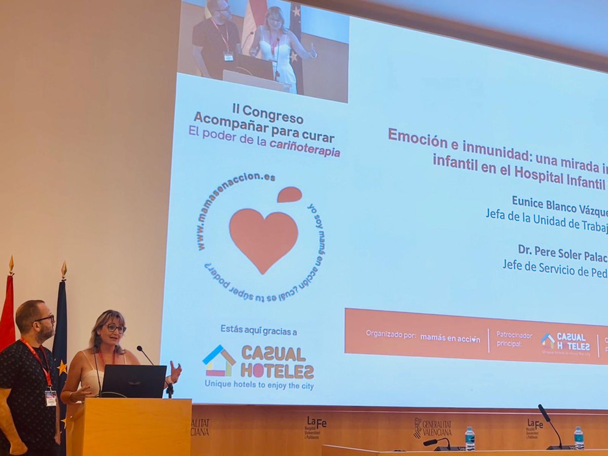 La feina dels i les voluntaris és fonamental per humanitzar l’estada dels i les pacients. <a href="/EuniceBlaVa/">Eunice BlancoVázquez</a>, cap de la Unitat de Treball Social, i el Dr. Pere Soler, cap de Patologia Infecciosa i Immunodeficiències de Pediatria, han assistit al Congrés de <a href="/mamasenacciones/">Mamás en Acción</a> a València,
