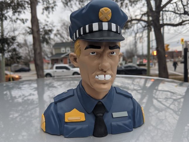 WigglyJustice's tweet image. My old pals from Origin City Police presented me with this bust as a going away present when I left the force.

It&apos;s displayed pride of place in my kitchen keeping a vigilant watch on the cookie jar...it also makes a great bottle opener!

(created by @IsmToys for @0xBuffalo)