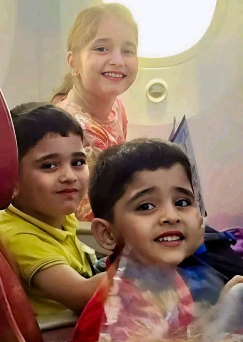 कितने मासूम थे ये बच्चे..

एयर इंडिया की फ्लाइट में ली गई आखिरी सेल्फी.. 🥺💔🥺

भावपूर्ण श्रद्धांजलि 💐💐
#planecrashahmedabad #planecrash