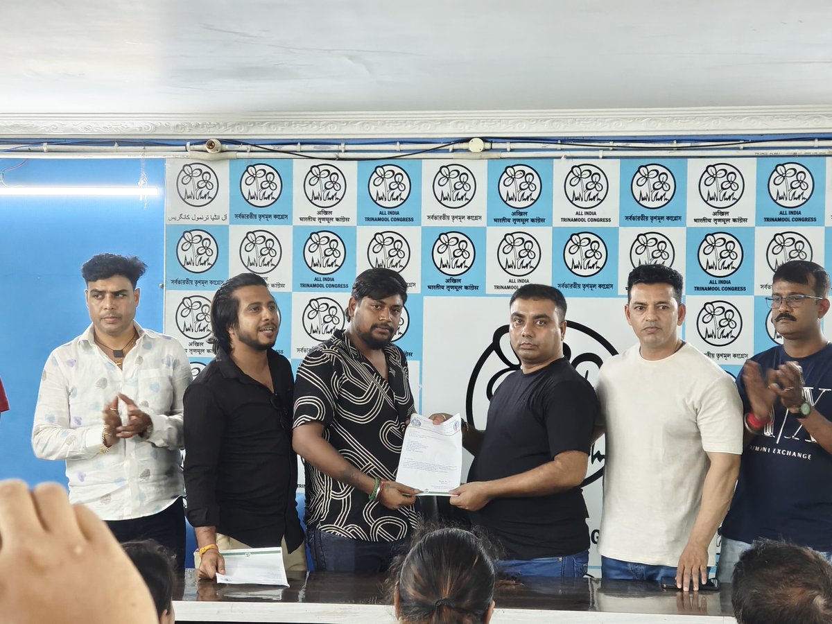 SDAdhikary3's tweet image. আজ দমদম ব্যারাকপুর সংগঠনিক জেলা তৃণমূল কংগ্রেস কার্যালয়ে জেলা তৃণমূল কংগ্রেস নমঃশূদ্র ও উদ্বাস্তু সেল এর পক্ষ থেকে আগামী ২১শে জুলাই এর প্রস্তুতি সভার কিছু মুহূর্ত। @AITCofficial