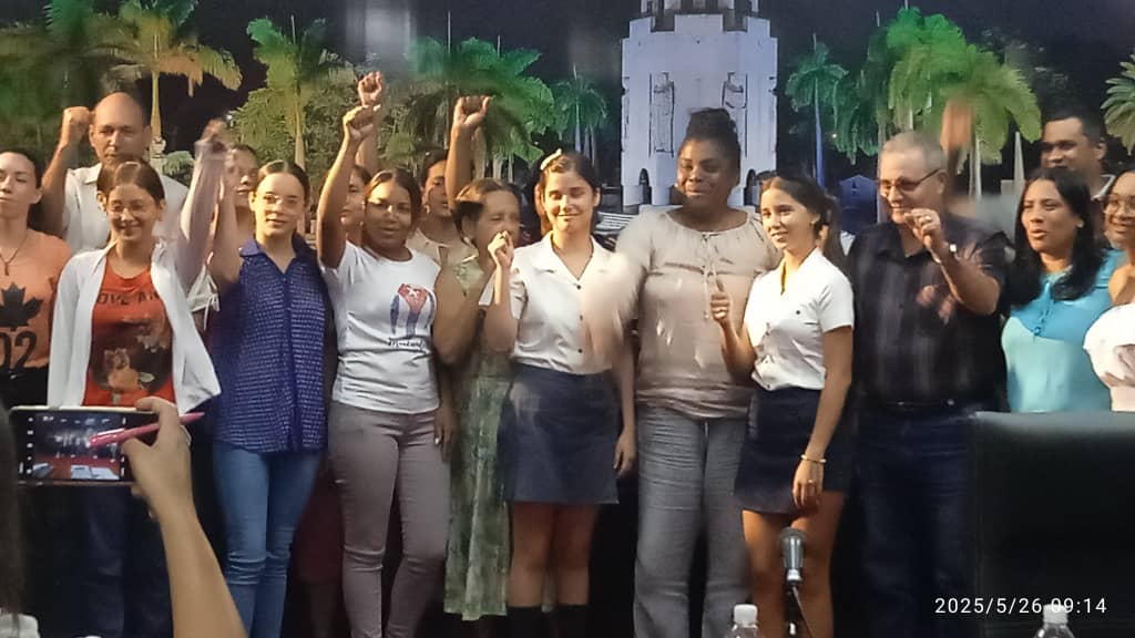NoemiCuba67's tweet photo. @YudelkisOrtizB @DiazCanelB @DrRobertoMOjeda @PartidoPCC @PresidenciaCuba @BorgesOlivero Será un Congreso de OPJM,a la altura de las ideas de nuestros niños y niñas que son los que saben querer y saben lo que quieren,un mundo mejor y posible.#64OPJM ,#SantiagoDeCuba https://t.co/Pcr4nO7WqL