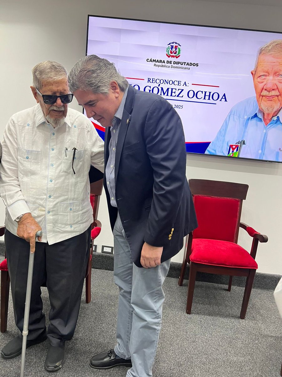 Un honor compartir con el comandante Delio Gómez, héroe del 14 de junio y símbolo de la lucha por la libertad. Su ejemplo sigue inspirando generaciones. 🇩🇴