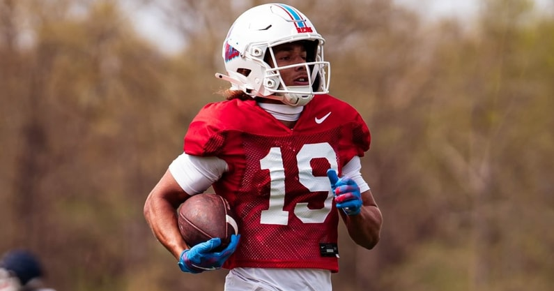 JakeThompsonOn3's tweet image. Lane Kiffin had to rebuild the Ole Miss wide receiving corps and did so once again with more top transfer and high school talent. The Rebels are ranked among the best in college football in 2025.

Story: on3.com/teams/ole-miss…