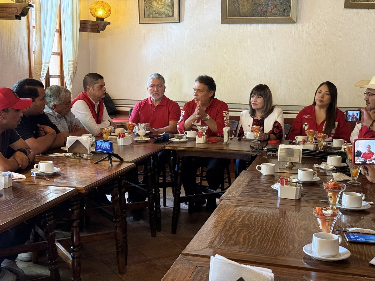 Jorge Meade Ocaranza (@jorge_meade) on Twitter photo Junto con la secretaria de operación política <a href="/ale_anbec/">Alejandra Andrade</a> y presidenta del <a href="/PRIGTO/">CDE PRI Guanajuato</a> <a href="/RuthTiscareno/">Ruth Tiscareño</a> tuvimos rueda de prensa con los medios de comunicación en #Guanajuato. Informando la gira de trabajo y el mensaje de nuestro presidente del <a href="/PRI_Nacional/">PRI</a> <a href="/alitomorenoc/">Alejandro Moreno</a>. Junto con la secretaria de operación política <a href="/ale_anbec/">Alejandra Andrade</a> y presidenta del <a href="/PRIGTO/">CDE PRI Guanajuato</a> <a href="/RuthTiscareno/">Ruth Tiscareño</a> tuvimos rueda de prensa con los medios de comunicación en #Guanajuato. Informando la gira de trabajo y el mensaje de nuestro presidente del <a href="/PRI_Nacional/">PRI</a> <a href="/alitomorenoc/">Alejandro Moreno</a>.