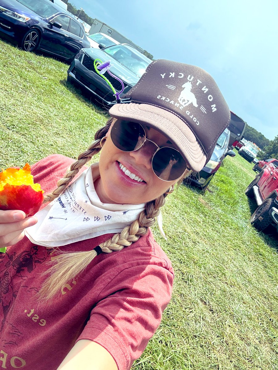 KirstieKraus's tweet photo. Happy Roo! 🎉❤️ @Bonnaroo #happyroo #Bonnaroo https://t.co/saThAAGkaz