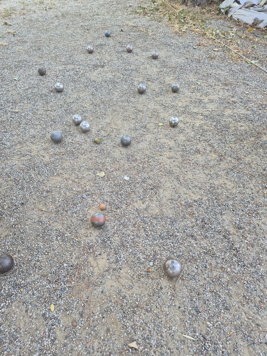 Acabem la temporada de petanca, gràcies Sr Juan, del club "8 de mayo" pels seus consells #EducacioEspecial  #aprenentatgeservei #somfep <a href="/escolesFEP/">Fundació Escoles Parroquials</a> <a href="/BCN_SantsMont/">Districte de Sants-Montjuïc</a>