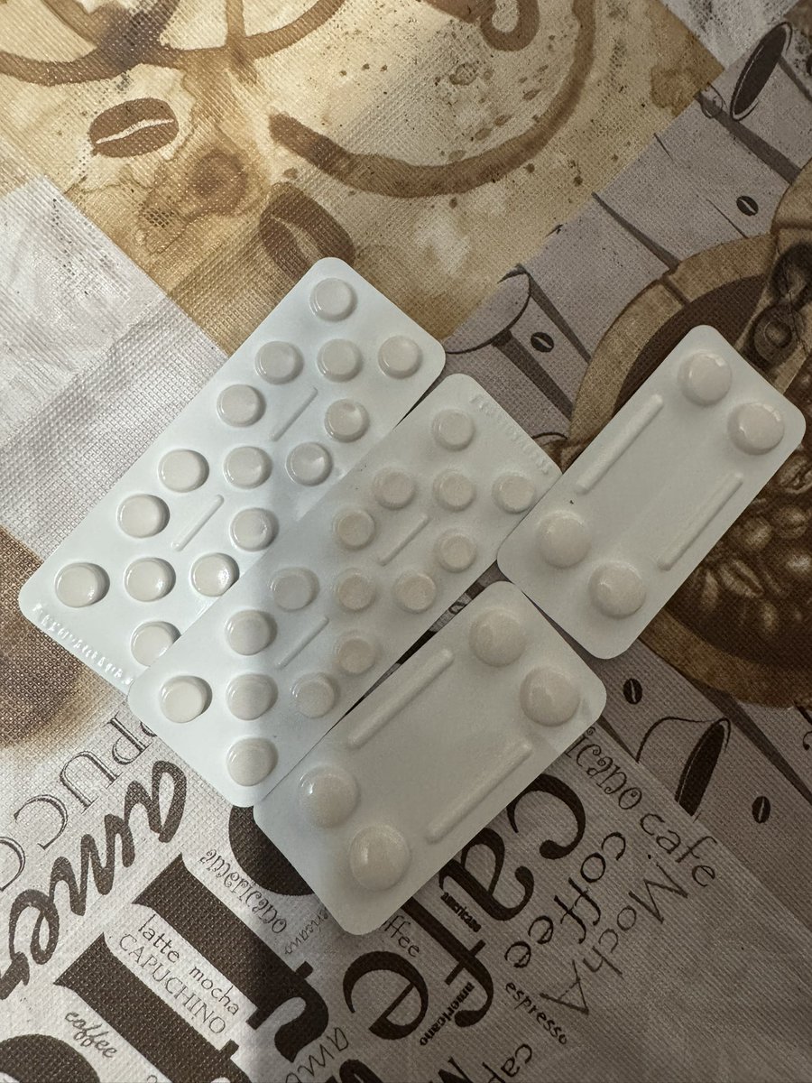 HelberLuz's tweet image. Vamos ver o conhecimento sobre medicamentos! Qual remédio são esses e quantos MG?