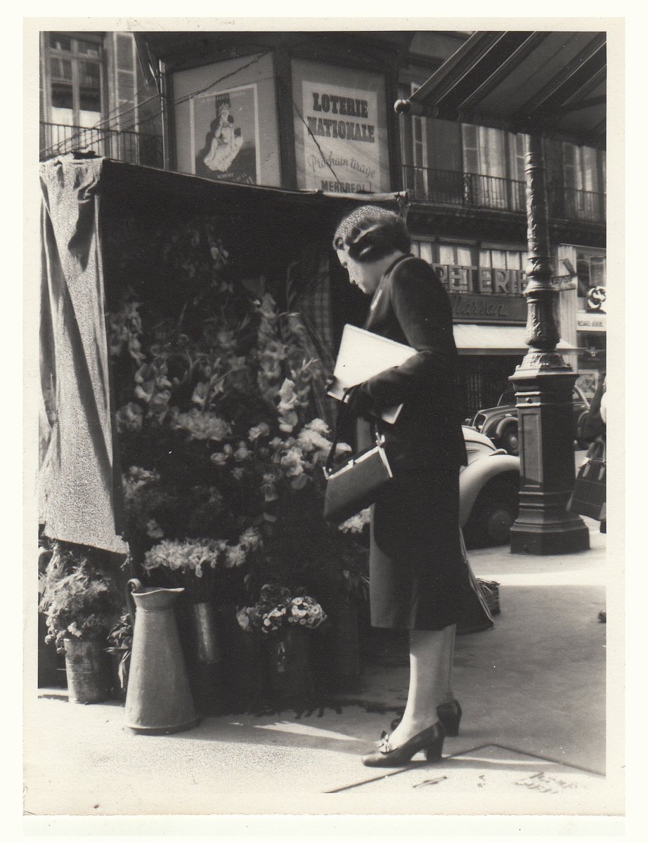 No se pierdan la exposición de Amalia Nieto "Los Petrouchkos son -Segunda serie, nuevos descubrimientos-" en la Sala 1 del Museo Nacional de Artes Visuales. 

Foto: Amalia Nieto en París, c.1956.
