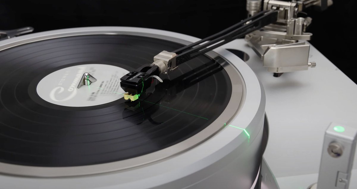 In an era dominated by algorithmic convenience and lossless streaming, <a href="/KlaudioUSA/">Klaudio</a>
has dared to ask a question that seems almost heretical: what if the most advanced turntable in the world wasn’t just a nostalgic object, but a magnetically elevated, liquid-stabilised marvel