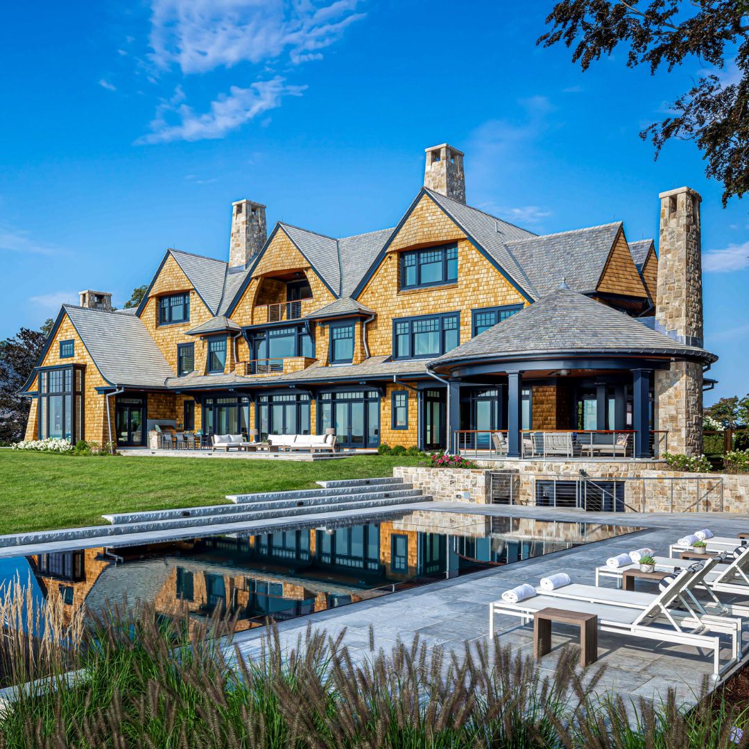 Nearly all of our clients prioritize thoughtfully designed outdoor spaces with luxurious amenities. As the summer season begins, we’re highlighting 3 of our favorite outdoor spaces at recently completed shingle-style projects on our blog: bit.ly/top-shingle-ho… #luxuryhomes