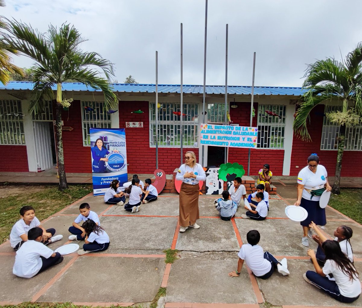 #MiNuevaFamilia 🇨🇴|🍗¡Alimentación +Educación= Éxito en el rendimiento escolar del Huila.😍Ver a los niños emocionados mientras descubren que comer bien los ayuda a aprender mejor, ¡no tiene precio! 🥗
Conoce más:➡ acortar.link/WJGKRF